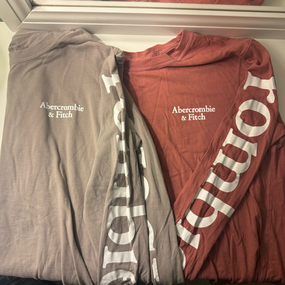 ‼️ SOLD ‼️Abercrombie and Fitch Longsleeve Tee Size M